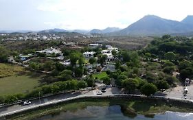 Devendragarh - A Boutique Lake Facing Guest House On Lake Fateh Sagar